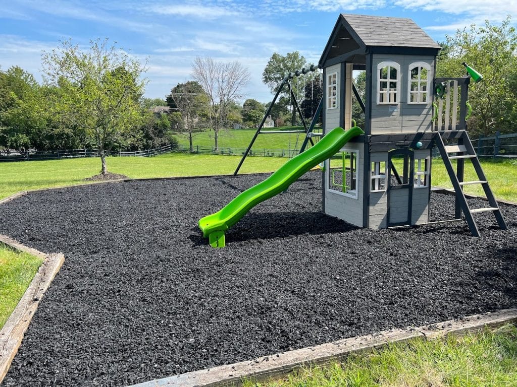 Small Playground cover with bulk rubber mulch